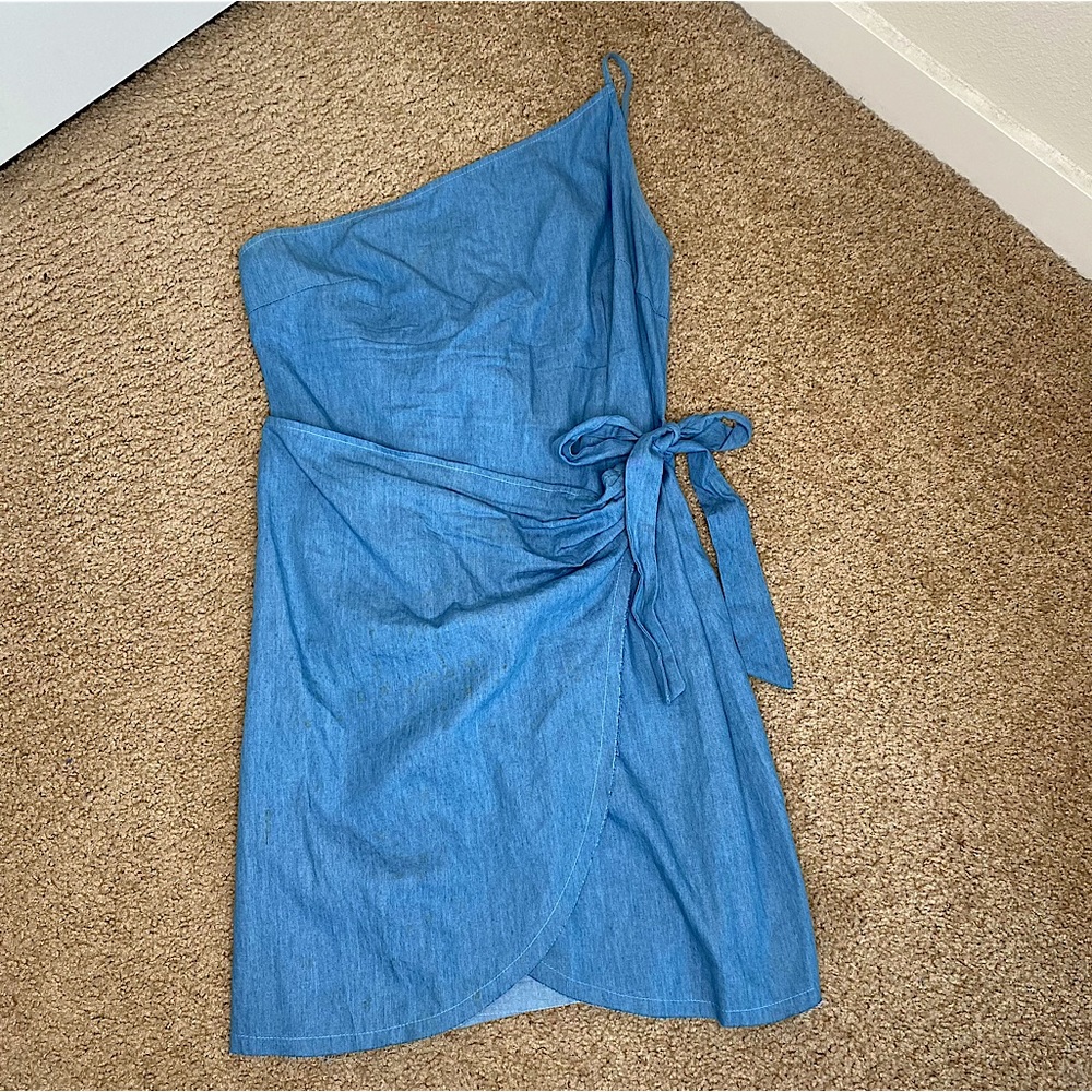 ABOUT US CHAMBRAY OFF SHOULDER DENIM LOOK WRAP DRESS SIZE 1 (M/L)